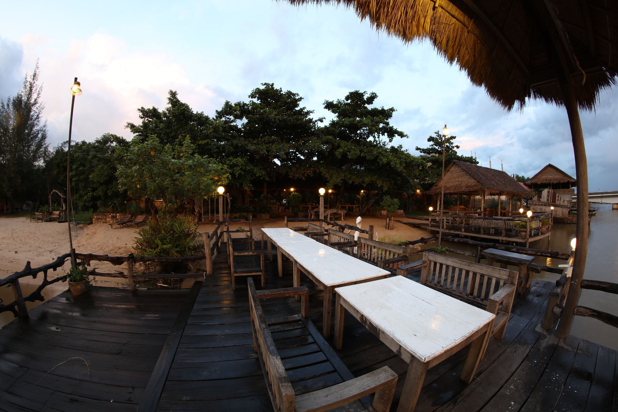 Natural Bungalows Restaurant And Bar Kampot Esterno foto